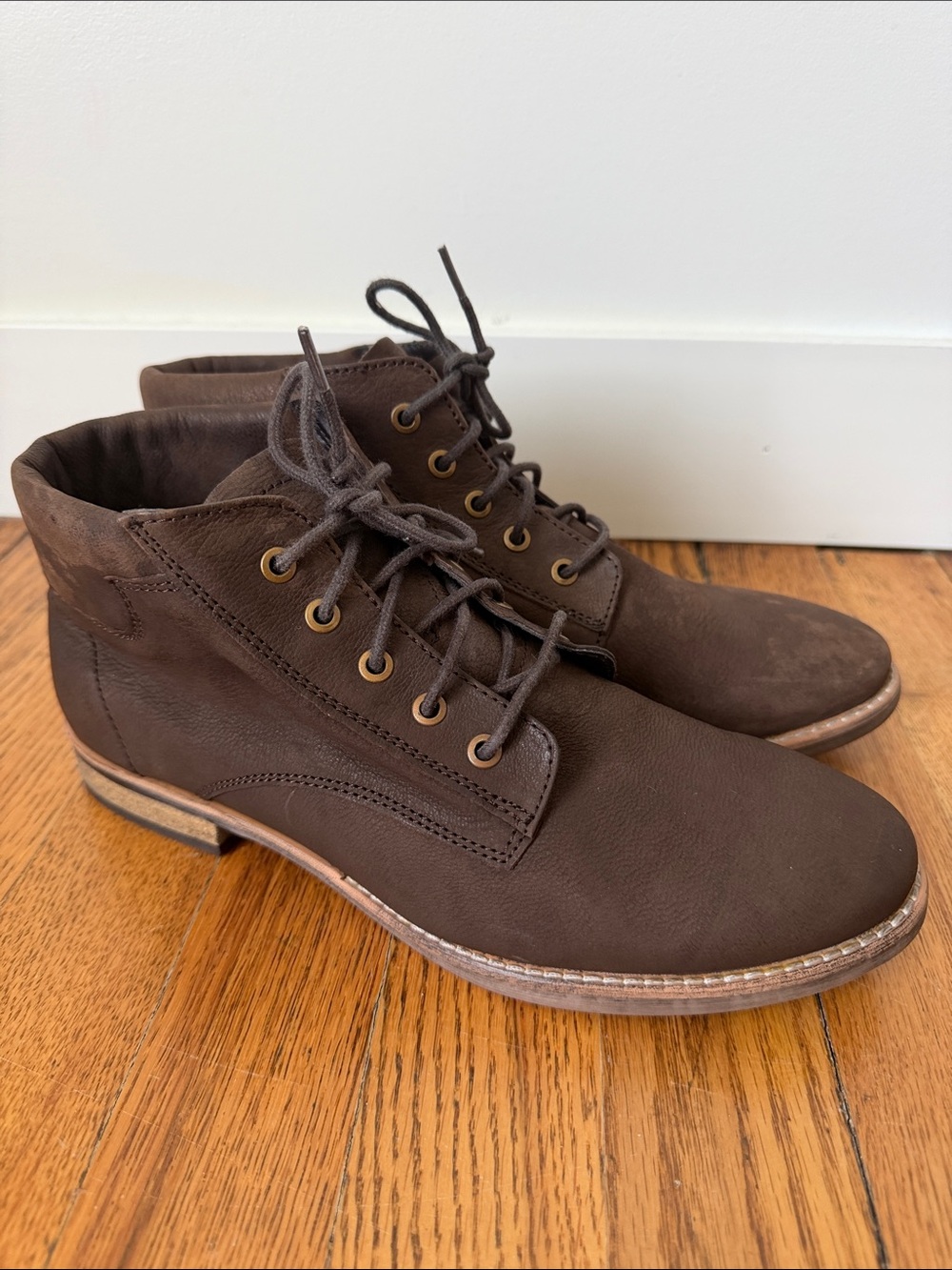 Women’s Brown Leather Lace-Up Ankle Boots by Diba size 9.5 but fits smaller 8.5